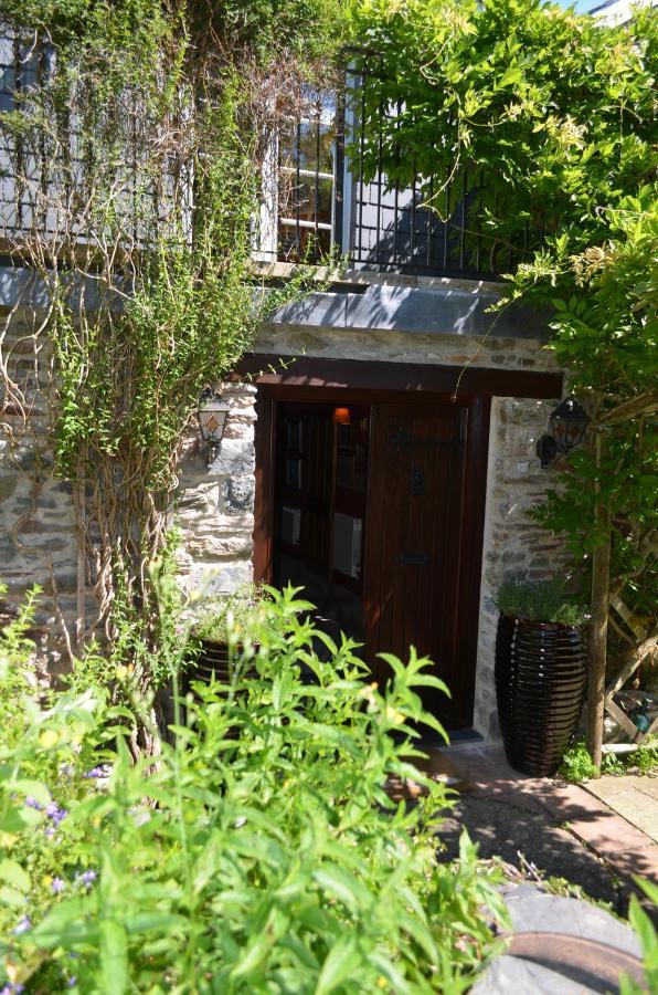 Bow Mill Farm Bed & Breakfast Totnes Exterior photo