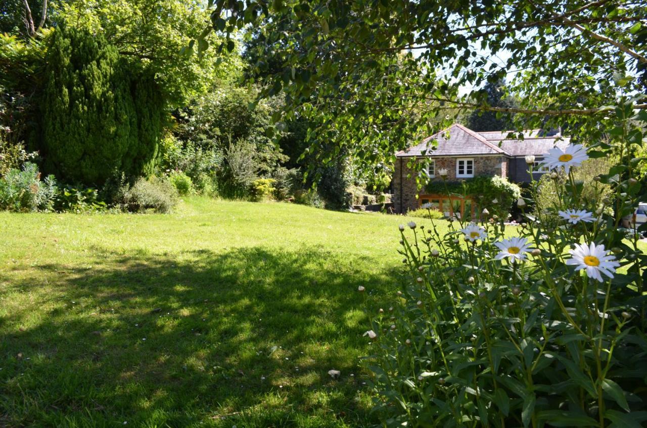 Bow Mill Farm Bed & Breakfast Totnes Exterior photo